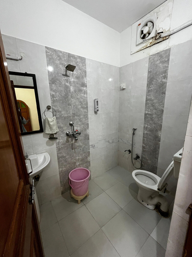 Bathroom 4, golden marigold hotel, Jaisalmer