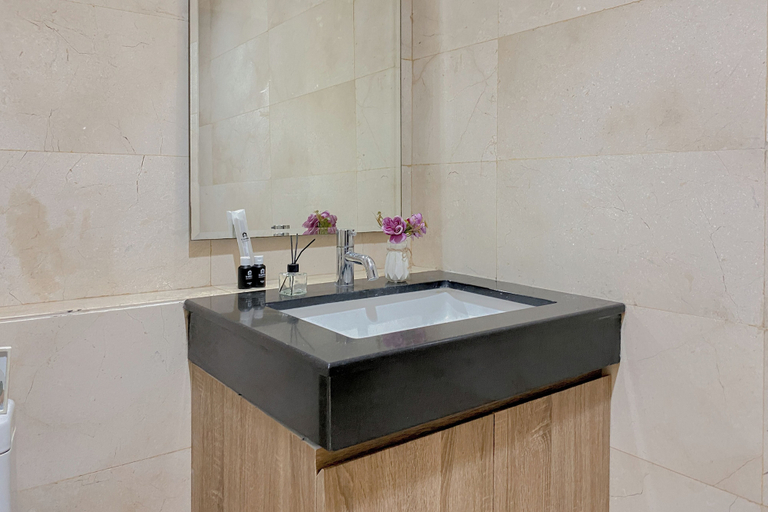 Bathroom, Spacious And Comfy 1Br At L'Avenue Pancoran Apartment, Jakarta Selatan