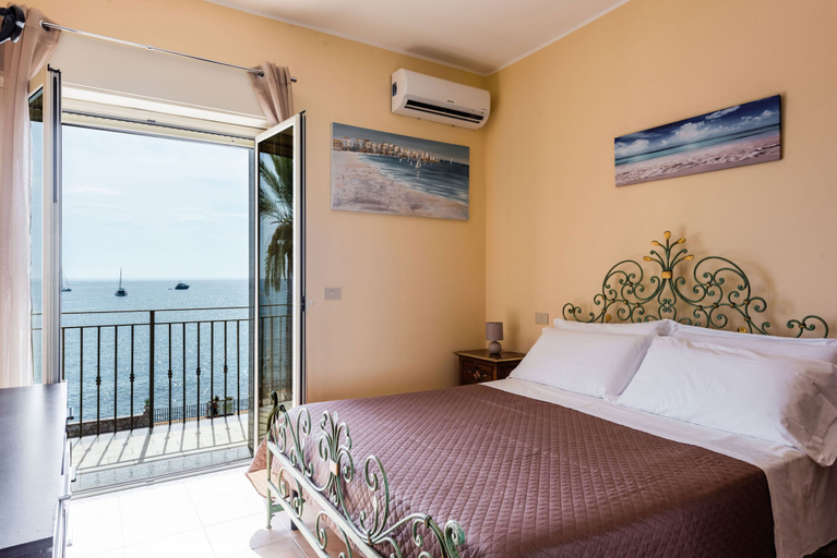 Room 5, Naxos Bay View With Terrace by Wonderful Italy, Messina