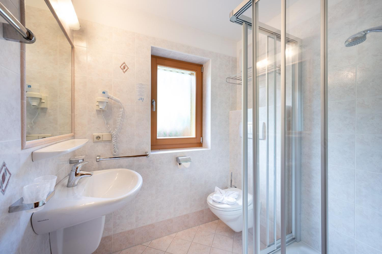 Bathroom 4, Hotel Kaserhof, Bolzano