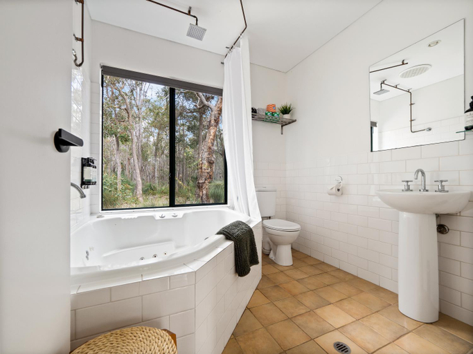 Bathroom, Island Brook Estate, Busselton