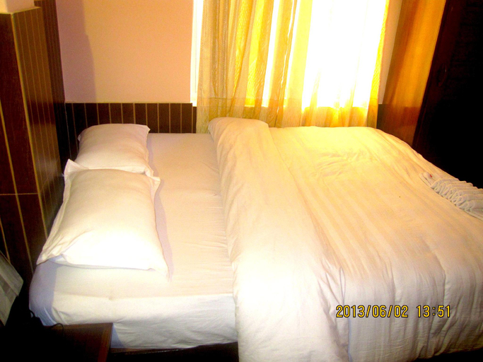 Others 3, Hotel Half Moon, Gandaki