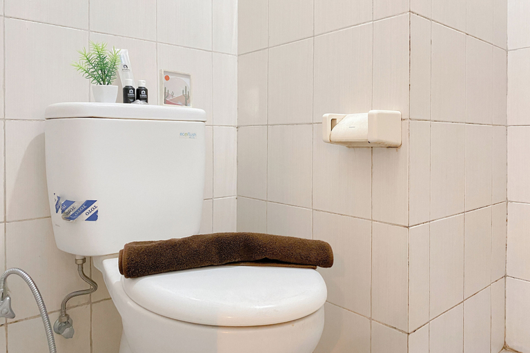 Bathroom 3, Good Deal And Comfy Studio Apartment Signature Park Grande, East Jakarta
