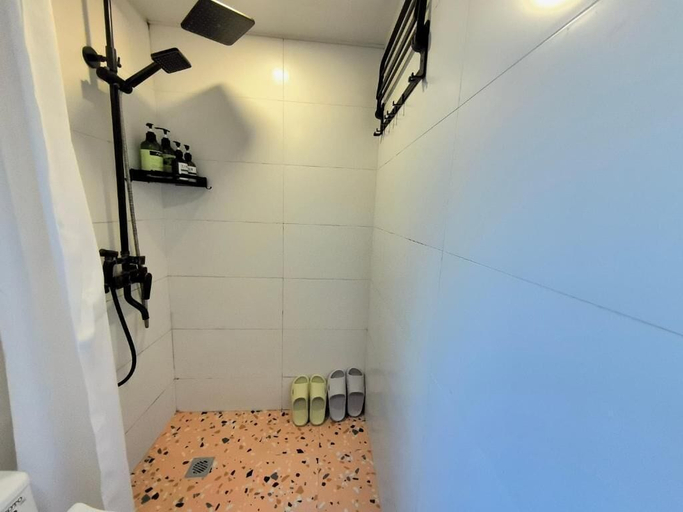 Bathroom 5, Shanghai Hills&Zinn Changle road Homestay, Shanghai