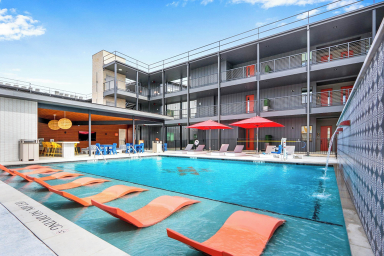 Sport & Beauty 4, Relax in a Luxe Resort-style Condo, Comal