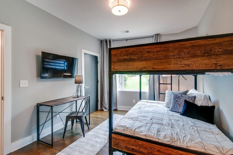 Room 5, King Queen 2 Homes - 24 Beds City Views, Davidson
