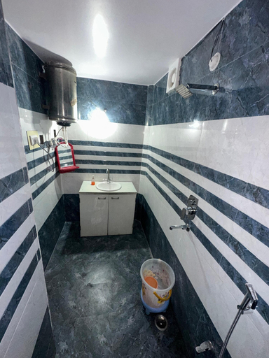 Bathroom 4, Hotel Blue Diamond, Varanasi