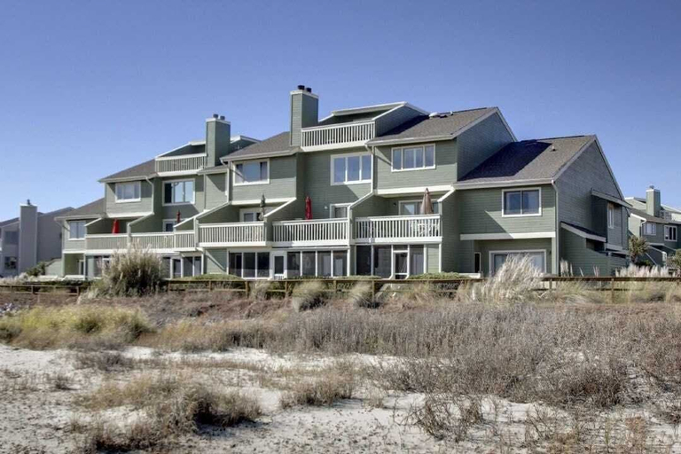 Exterior & Views 2, 11E Mariners Walk by Avantstay Ocean Views Beachfront Living Shared Pool, Charleston