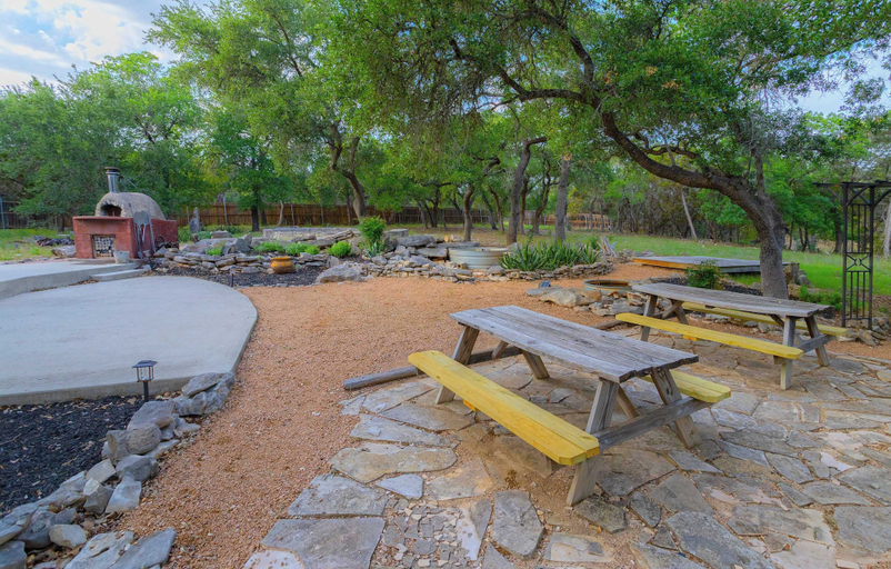 Others 5, Willie's Hill Country Hideaway - Stay for 8 With Hot Tub & Fire Pit, Hays