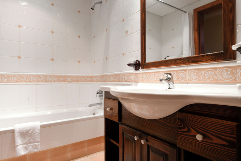 Bathroom 5, Cornucopia