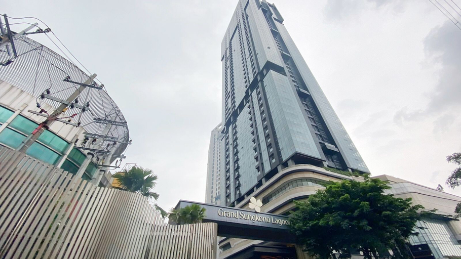 Exterior & Views, Modern Suite 1Br At Grand Sungkono Lagoon Apartment, Surabaya