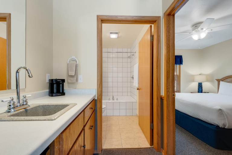 Bedroom 4, Bay Breeze Resort, Door