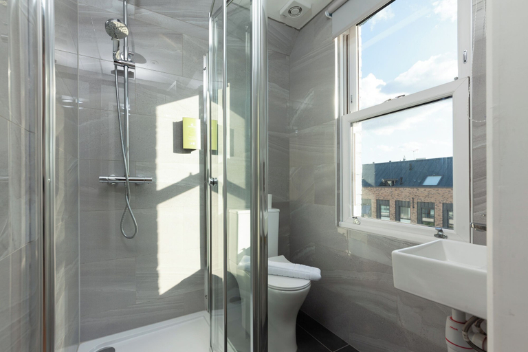 Bathroom 2, Villas Apart Hotel, London