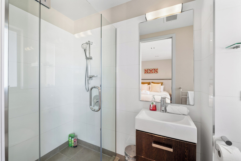 Bathroom 5, Paihia Waterfront Suites, Far North