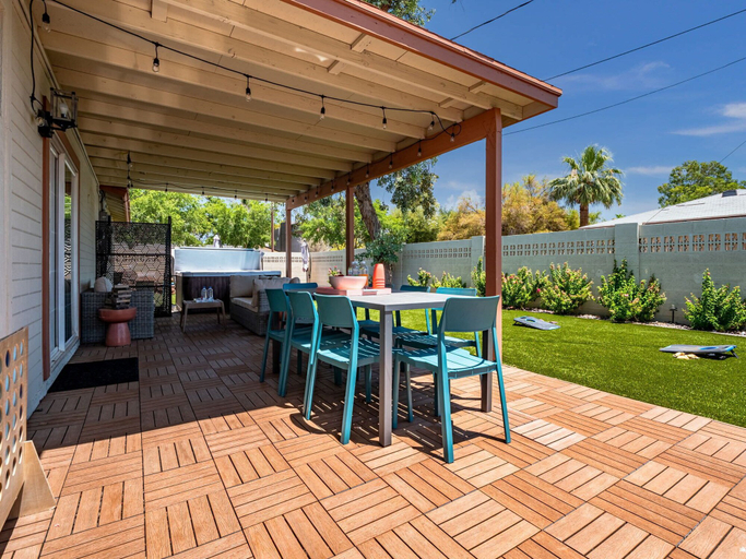 Others 5, 5BR Sleeps 10 Hot Tub Fire Pit Games & Walk to ASU, Maricopa