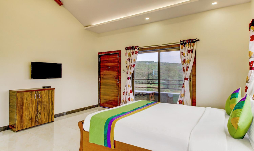 Others 4, Garden Cottage And Lawn, Satara
