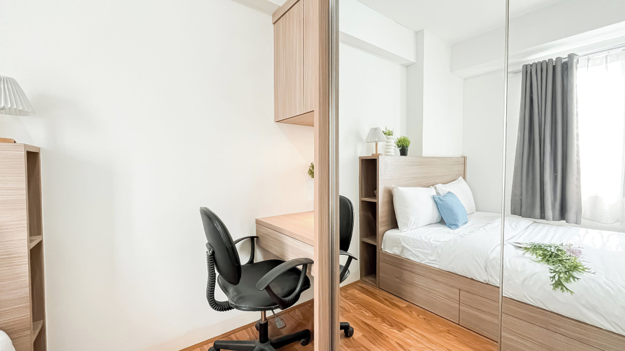 Interior 2, Warm And Comfy 2Br At Bassura City Apartment, Jakarta Timur