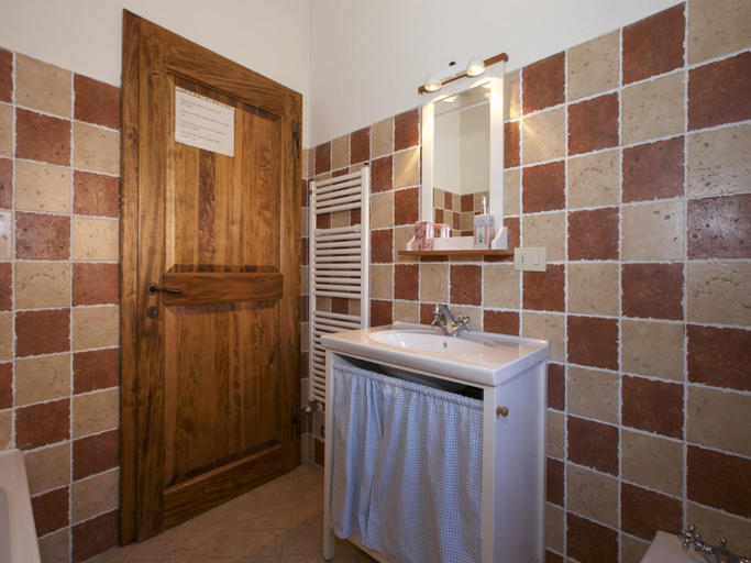 Bathroom 2, Rustic Escape with Pool, Siena