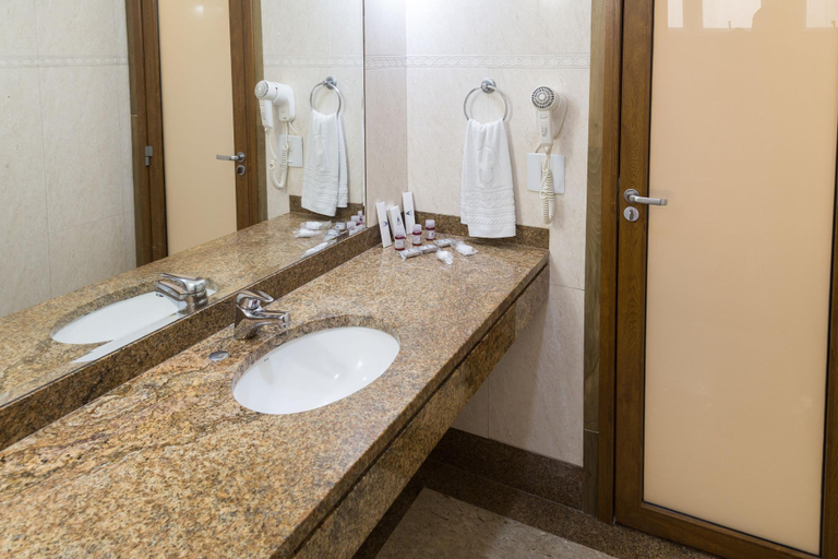 Bathroom 5, Hotel Astoria Copacabana, Rio de Janeiro