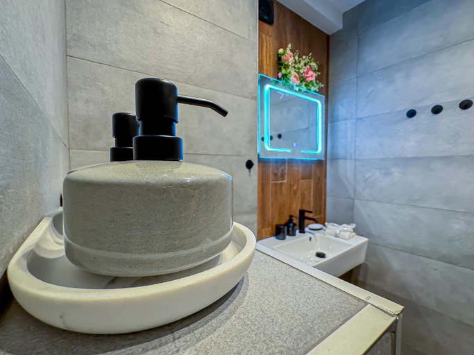 Bathroom 2, Central Apartments, Veliko Tarnovo
