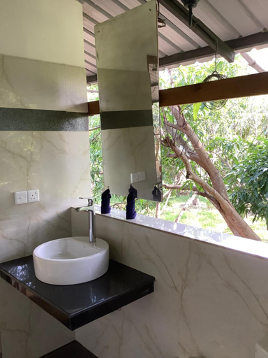 Bathroom 4, Mind Body and Soul, Dambulla