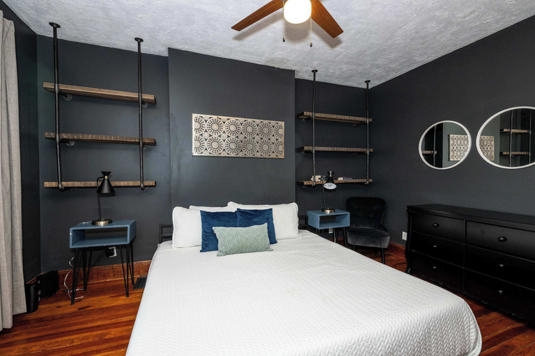 Bedroom, Historic Retreat Gateway, Campbell