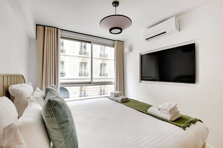 Shared lounge/TV area 3, Pick A Flat's Apartments in Tour Eiffel - Rue de l'Amiral Hamelin, Paris