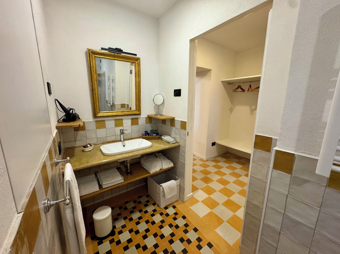 Bathroom 3, Palazzo Zironda, Vicenza