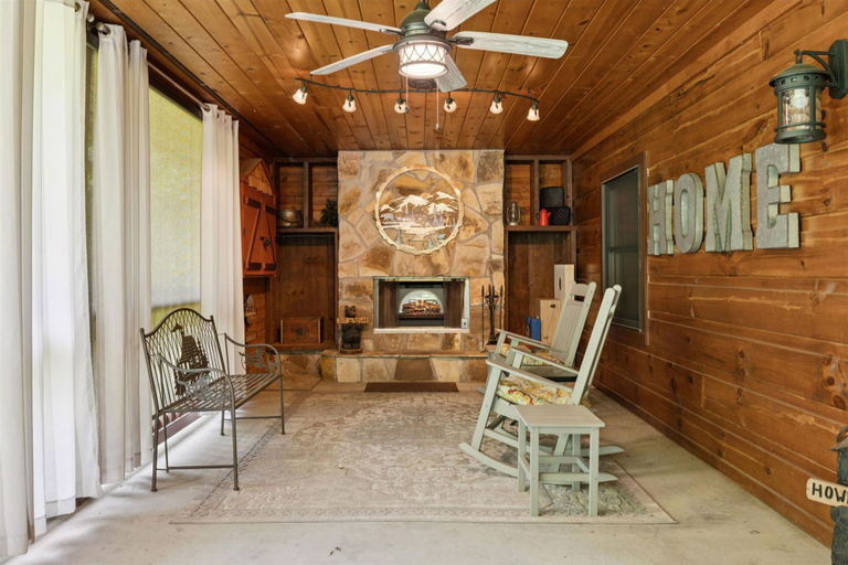 Fireplace, Cozy Cottage w EV Charger Firepit Bed Swing, Sevier