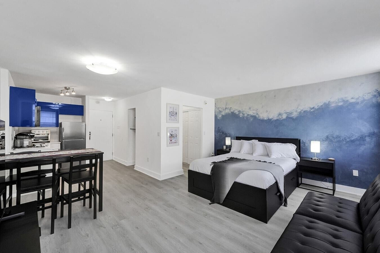 Others 5, Ocean Dr 1BR Miami Beach Getaway, Miami-Dade