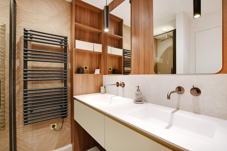 Shower 4, Pick A Flat's Apartments in Tour Eiffel - Rue de l'Amiral Hamelin, Paris