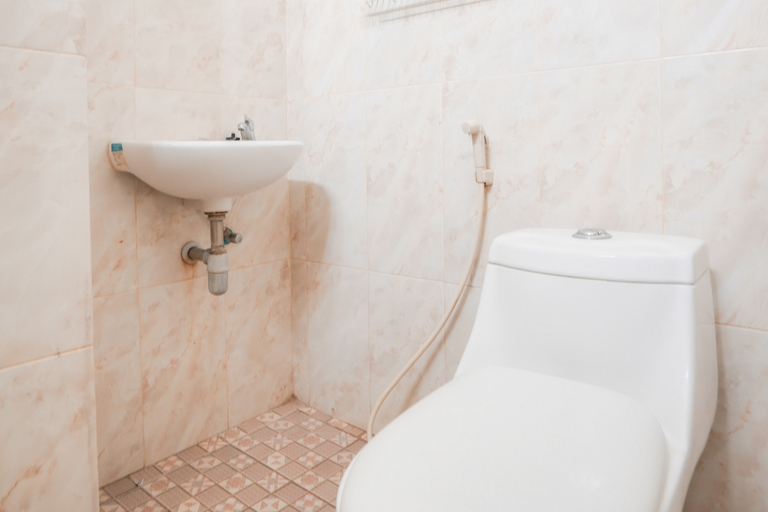 Bathroom 5, Urbanview Hotel Mine Residence Syariah, Padang