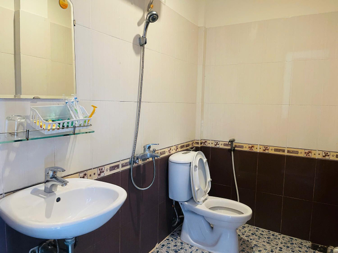 Bathroom 5, Nam Phuong Riverside Villa, Huế