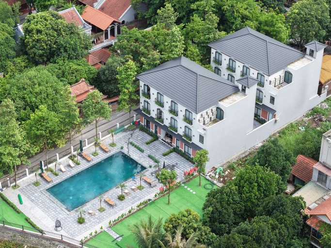 Exterior & Views
