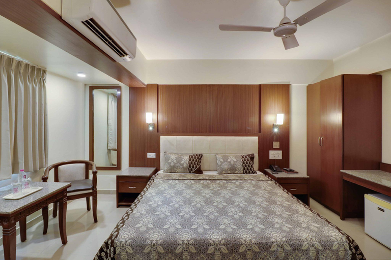 Bedroom 3, Hotel Centra-Ahmedabad, Ahmadabad