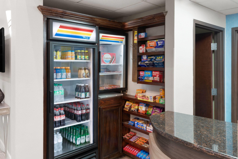 Food & Drinks 5, Days Inn & Suites by Wyndham Sam Houston Tollway, Houston