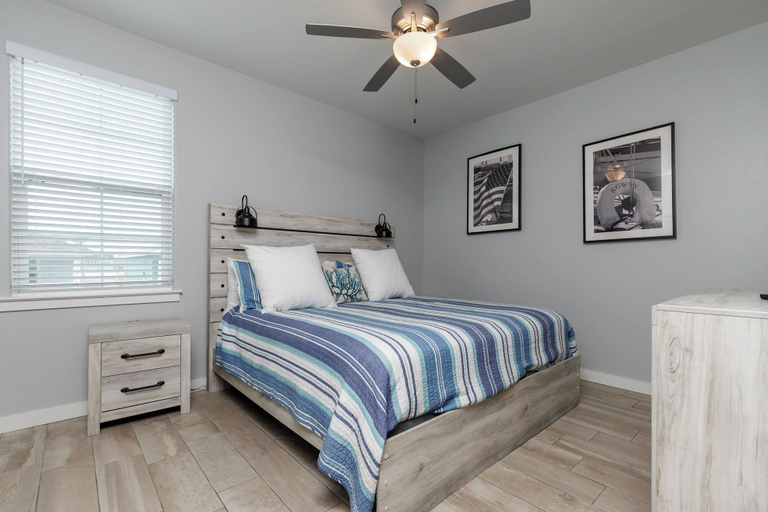 Bedroom 3, Modern Comfort, 3 Bedroom, Pets, Nueces