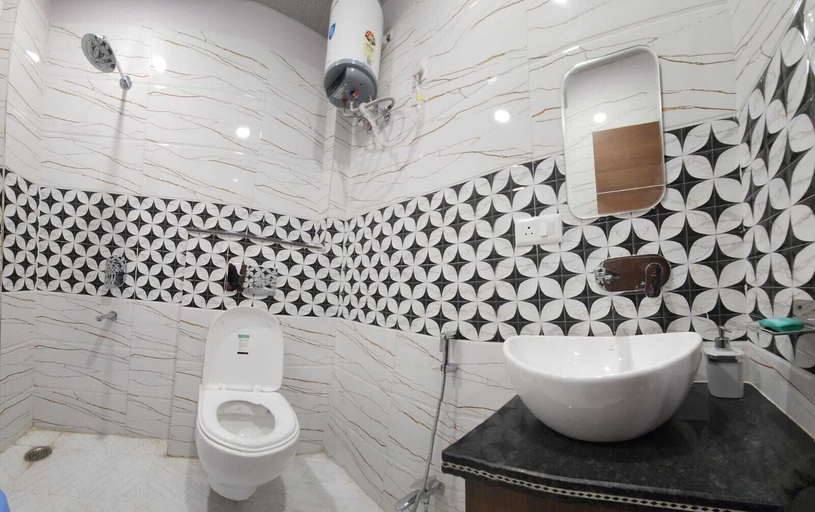 Bathroom 4, Shanti Residency, Varanasi