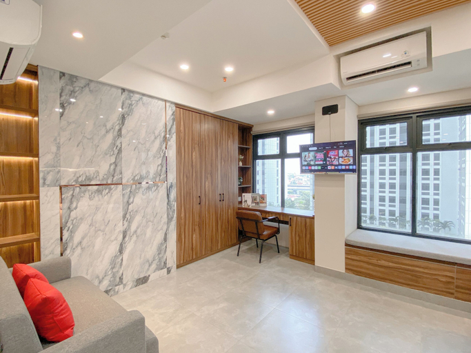 Living room, Spacious And Homey Studio Apartment At Pollux Chadstone, Cikarang