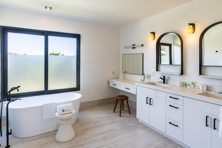 Bathroom 5, Royal St. Kitts Hotel