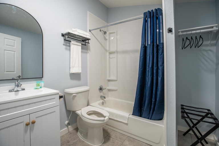 Bathroom 4, Hotel Palms, Duval