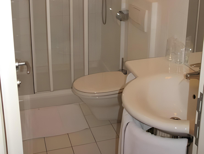 Bathroom 3, Hotel Bellevue, Kranj