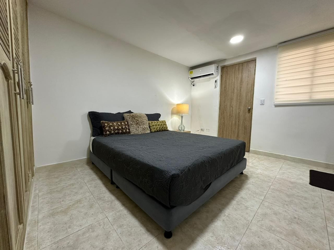 Room 4, Our House, Santa Marta (Dist. Esp.)