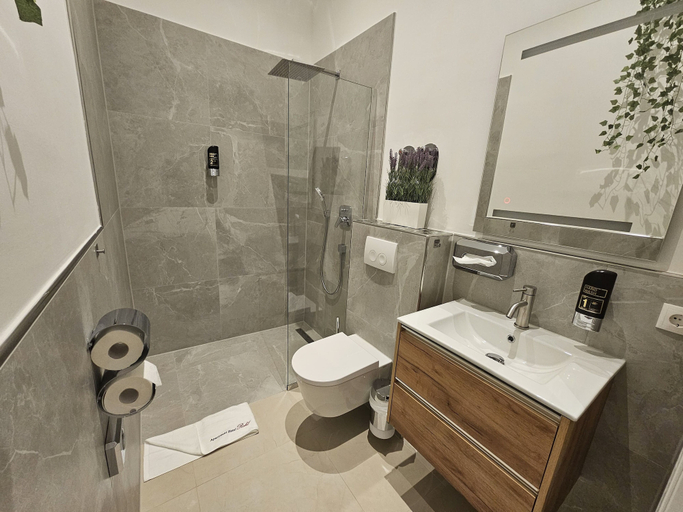 Bathroom 5, ApartHotel Rahl, Hamburg
