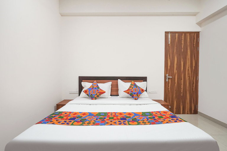 Room 4, Fabhotel Urban Villa, Gautam Buddha Nagar