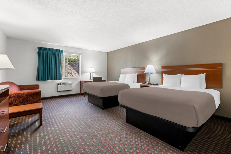 Bedroom 3, Rodeway Inn Rapid City, Pennington