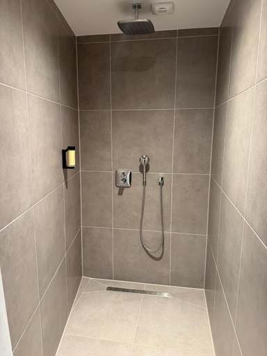 Bathroom 3, Hotel Kaiserhof Bitterfeld, Anhalt-Bitterfeld