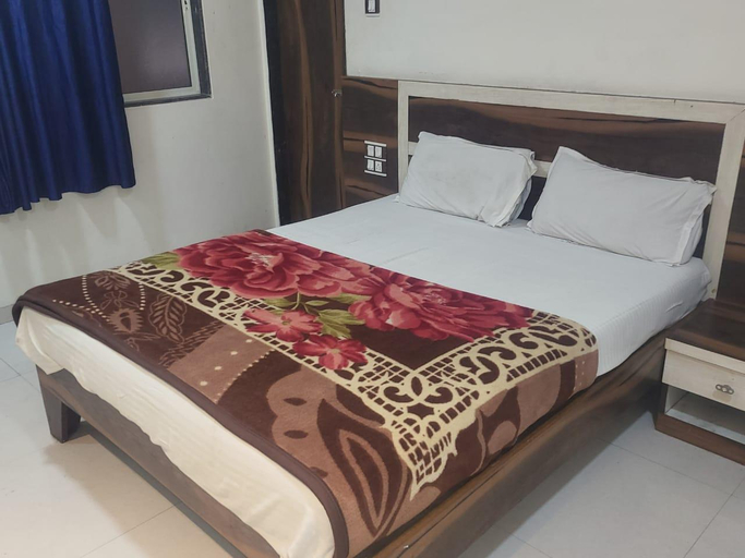 Bedroom 3, C P Hotel, Satara