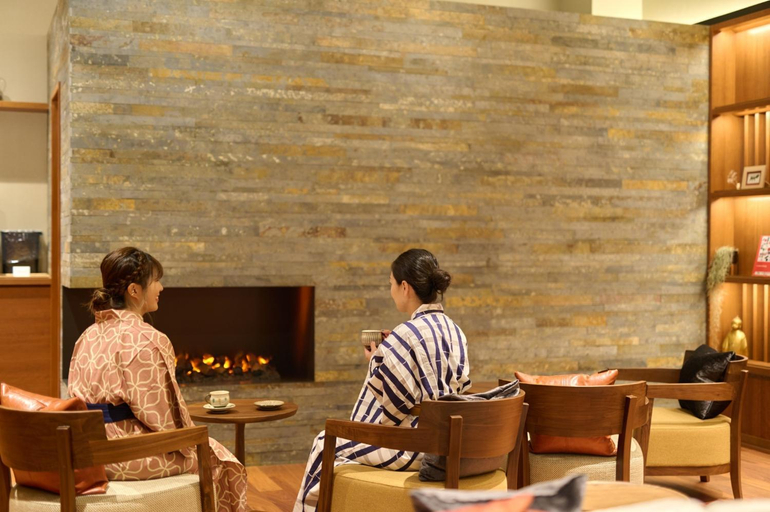Public Area 2, Seitenkaku, Hita