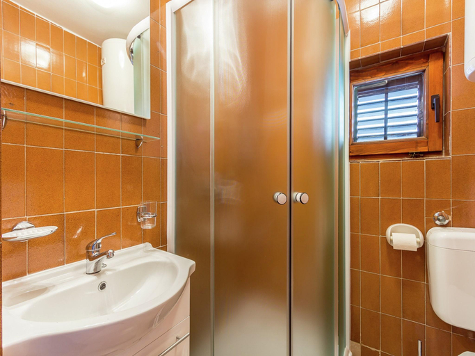 Bathroom, Holiday home only 800 m from the beach, Pula